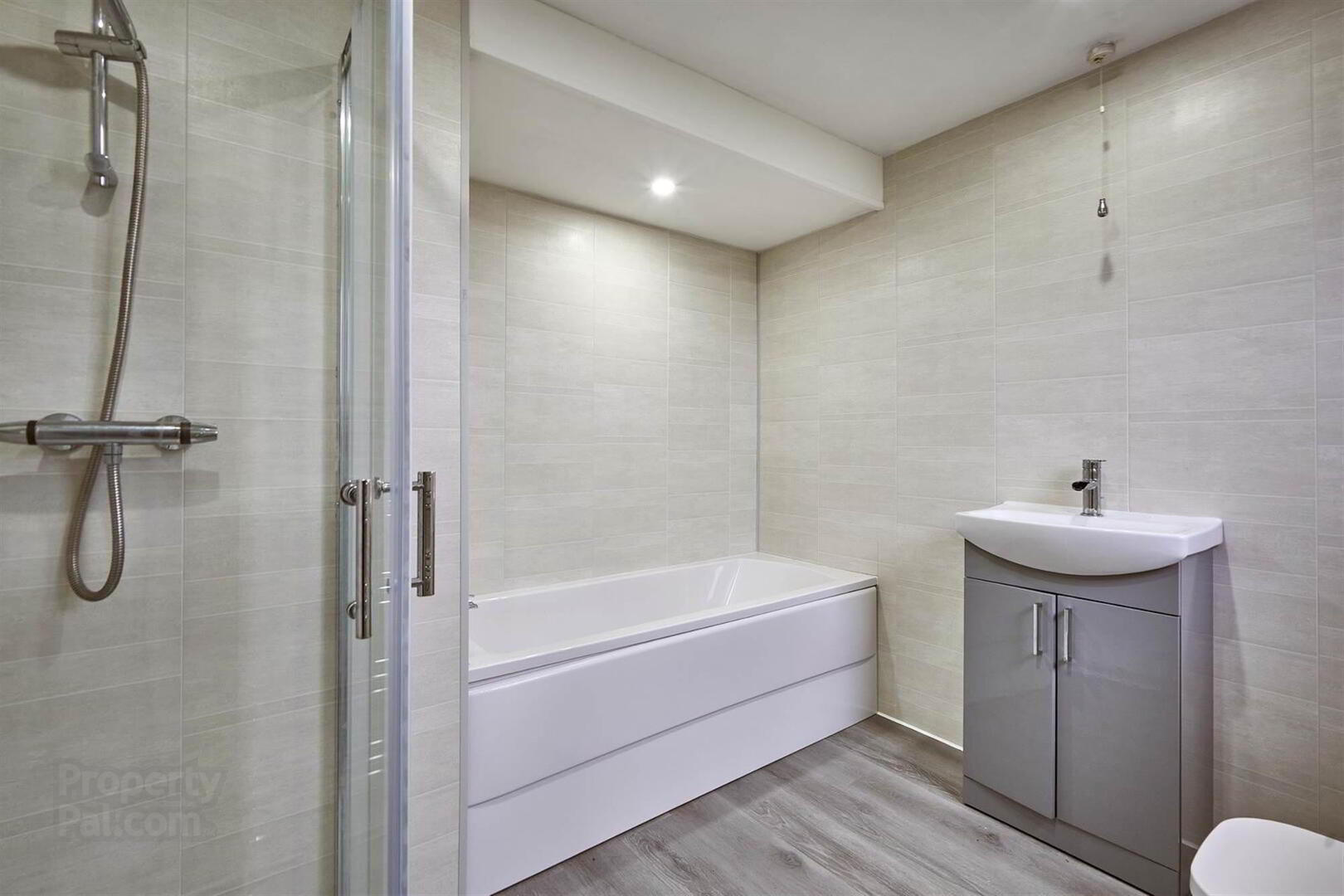 25b Strand Avenue 13 of 16