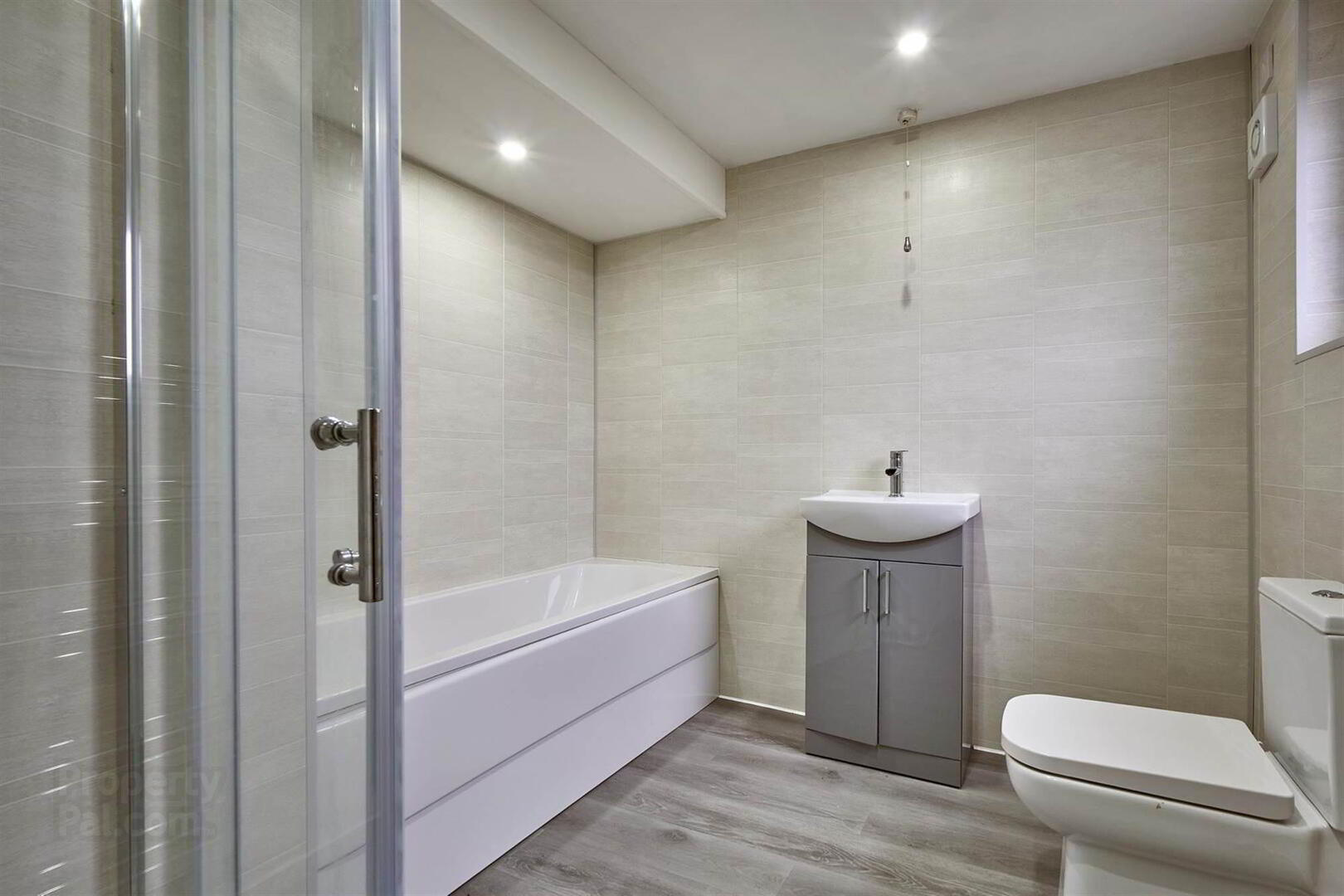 25b Strand Avenue 15 of 16