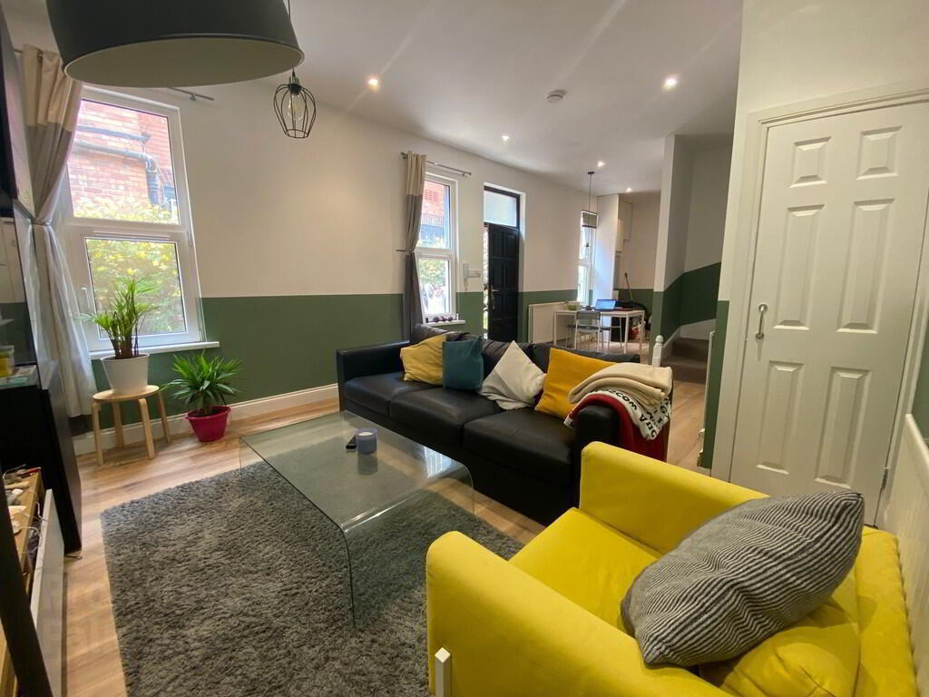 14d Lisburn Road 4 of 12