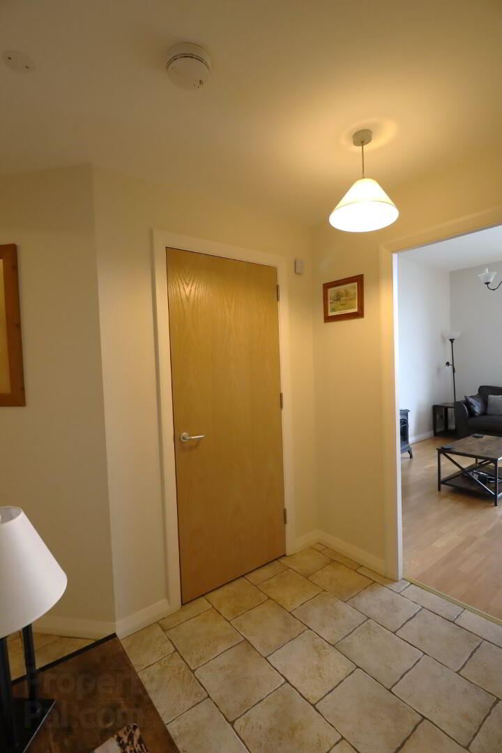 D10 Waterfoot, Main Street 6 of 23