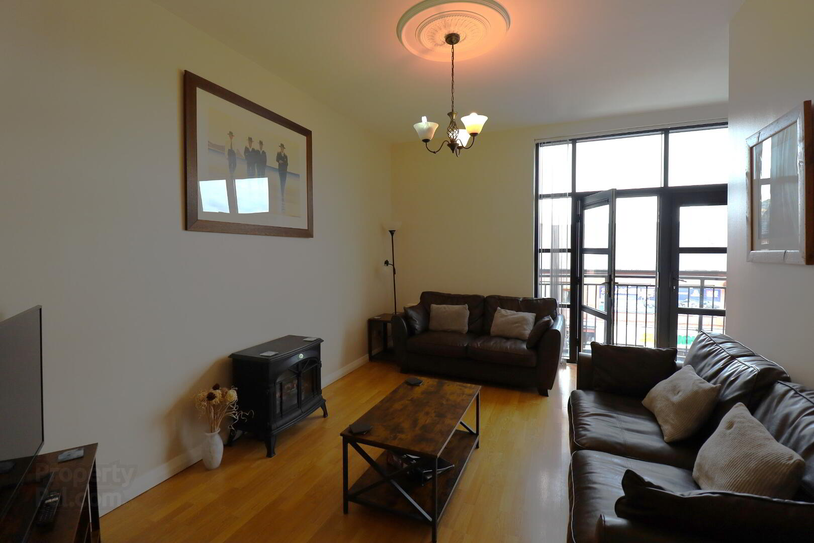 D10 Waterfoot, Main Street 8 of 23