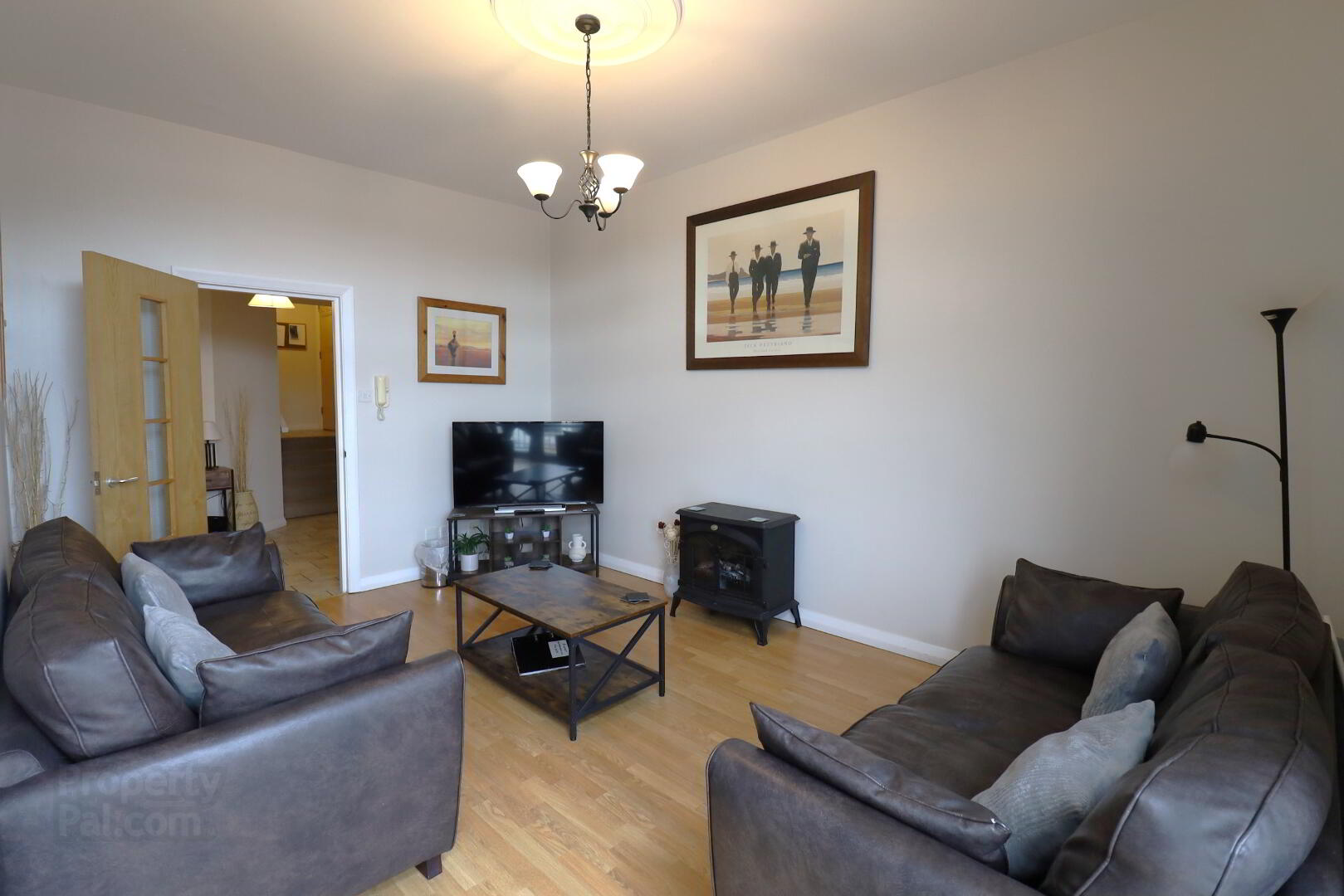 D10 Waterfoot, Main Street 9 of 23