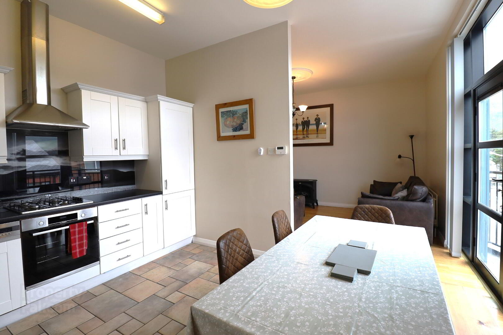 D10 Waterfoot, Main Street 14 of 23