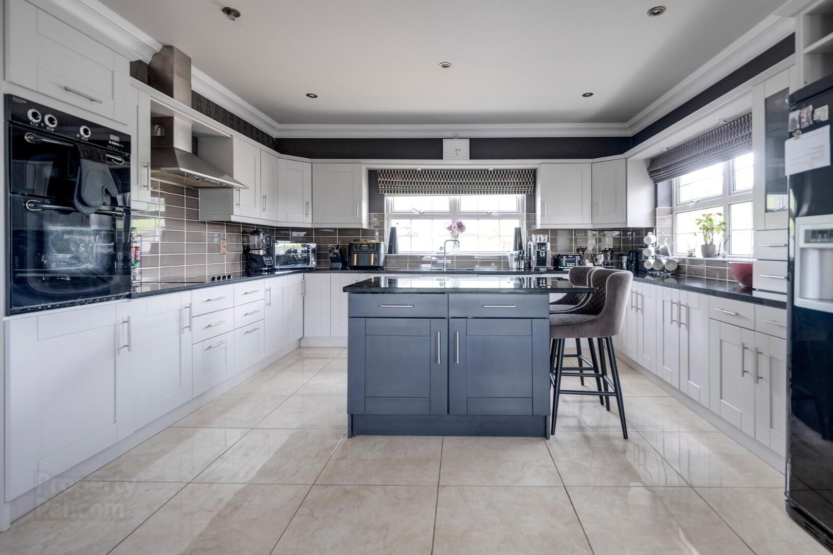 8 Sersons Road 5 of 24