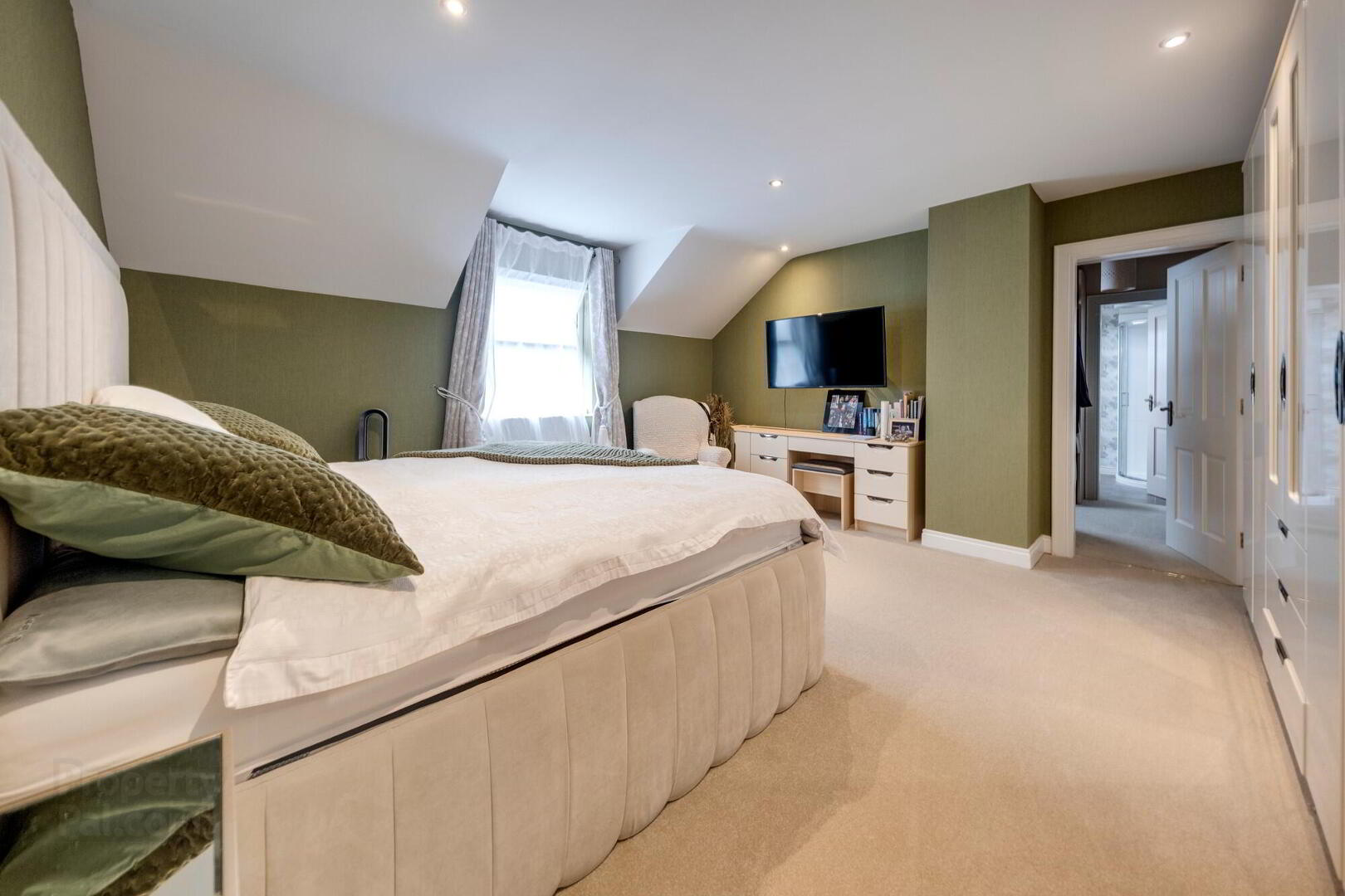 8 Sersons Road 14 of 24