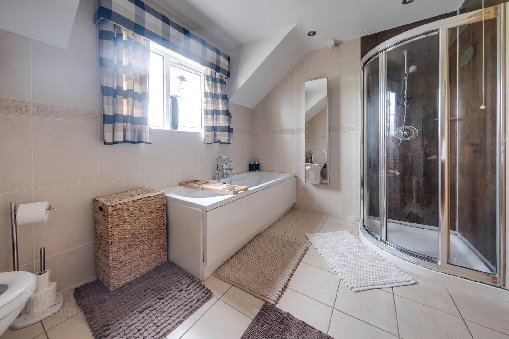 8 Sersons Road 21 of 24