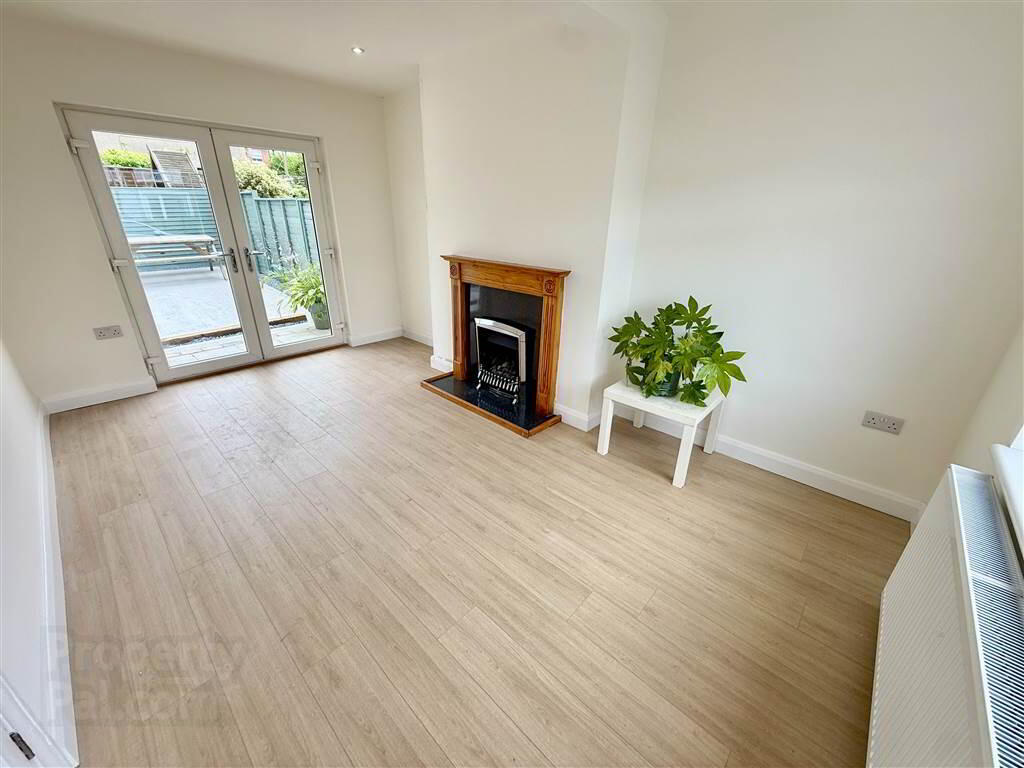 2 Chesham Drive 5 of 23