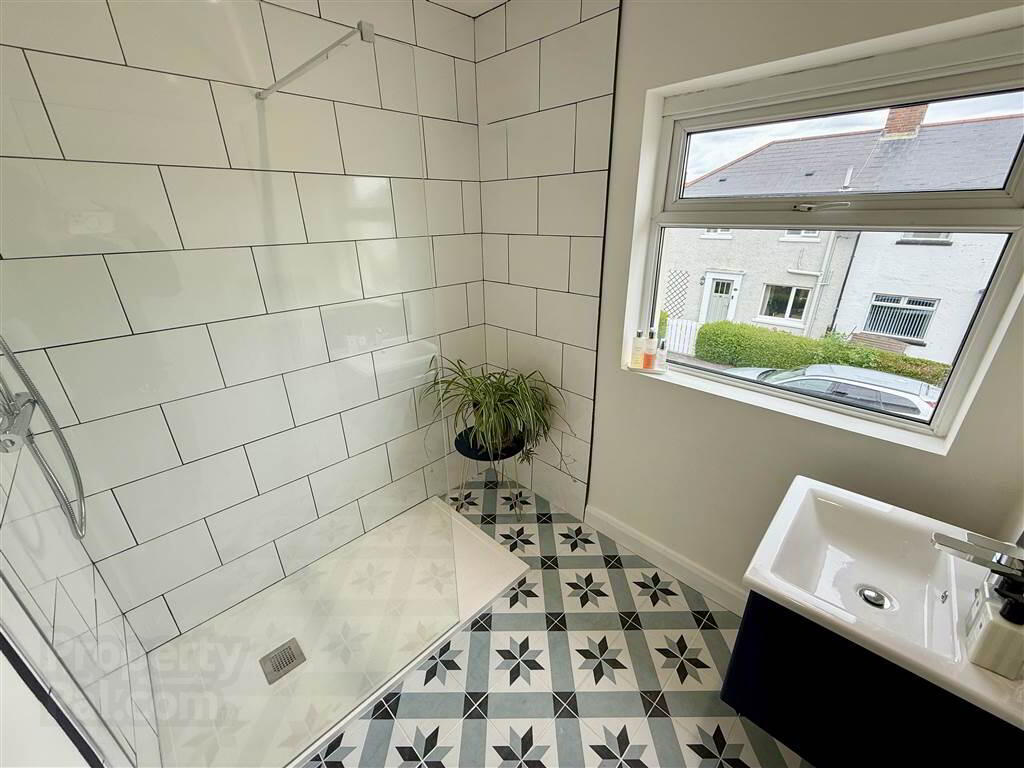 2 Chesham Drive 13 of 23