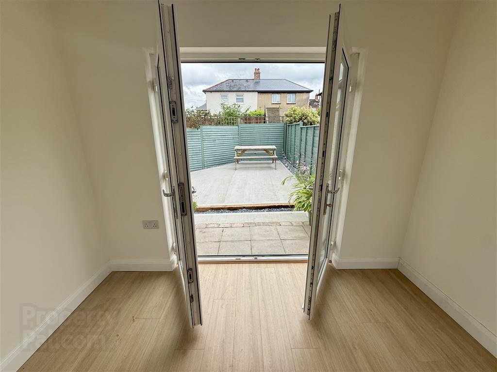 2 Chesham Drive 20 of 23