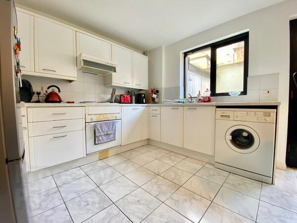 33 St Albans Gardens 4 of 10