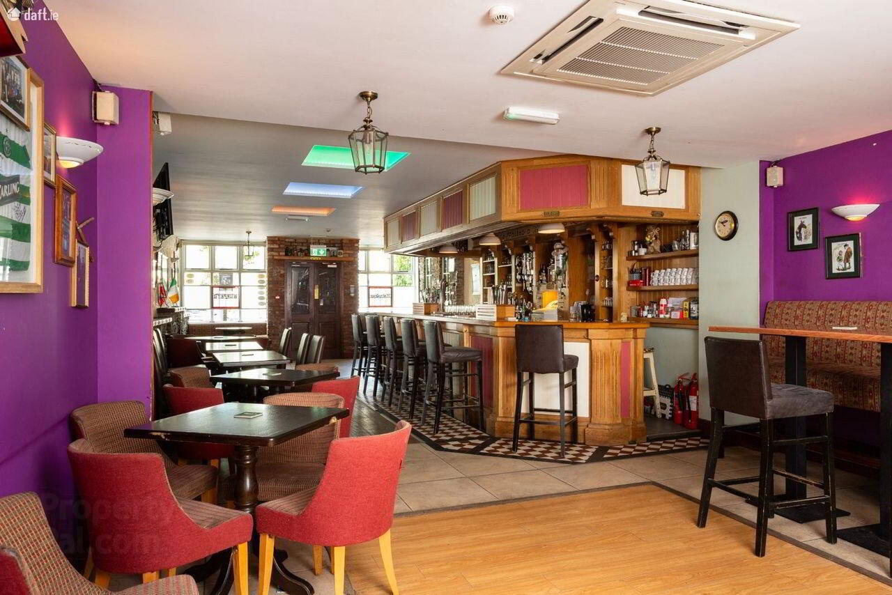 O'Brien's Bar, 3 South Square 6 of 30