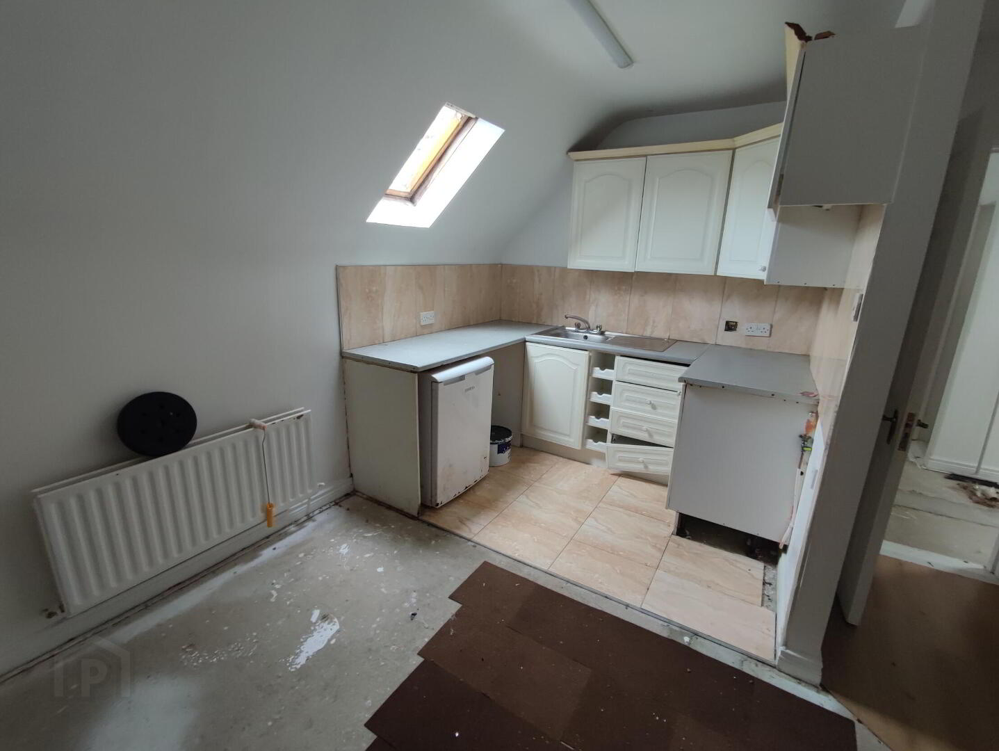 Apartment 3 Fortwell Court 2 of 6