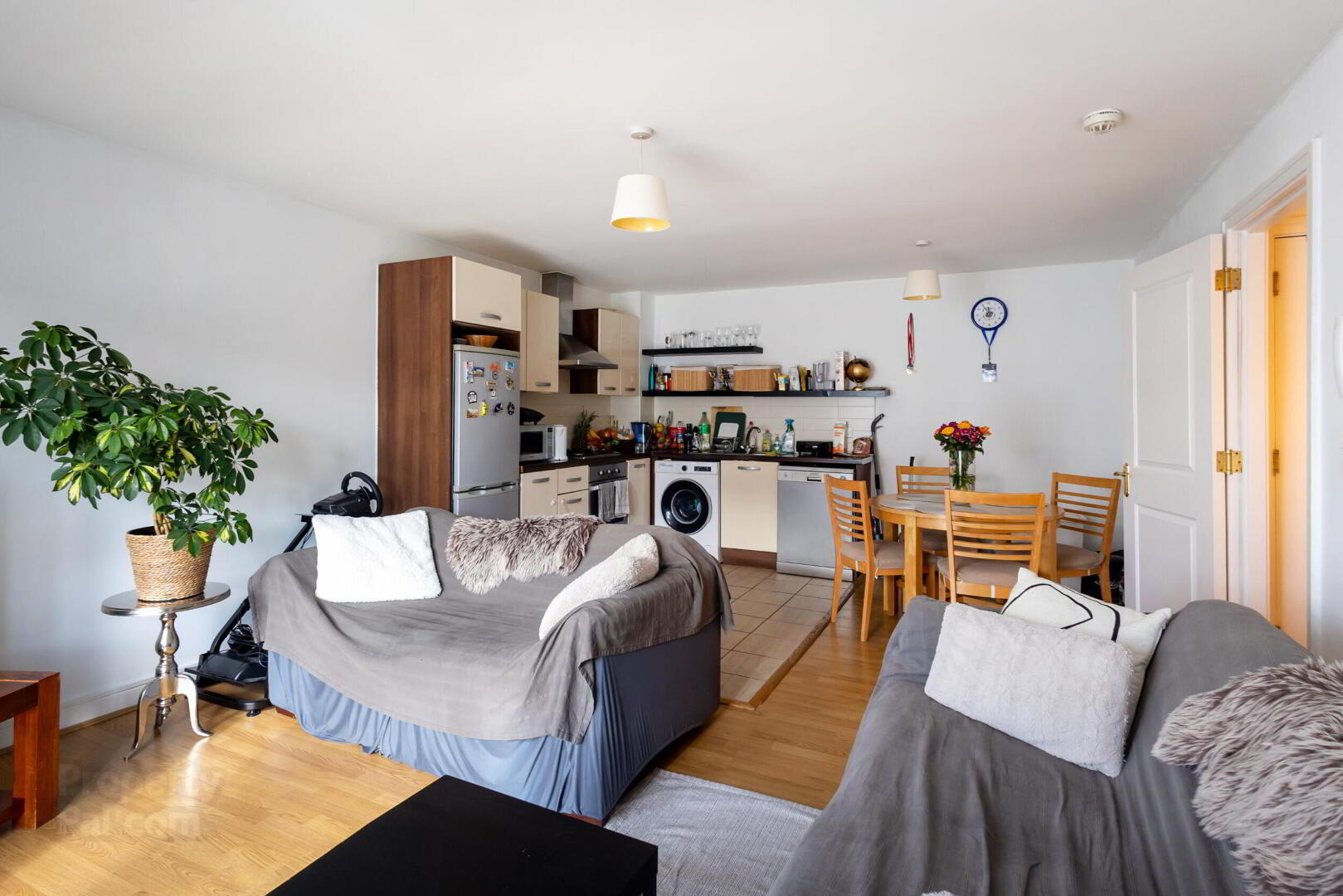 96 Mayeston Court 7 of 17