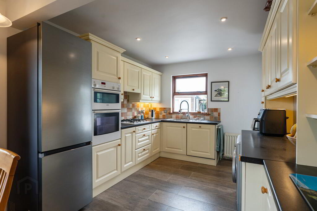 2 Hazelwood Glen 9 of 28
