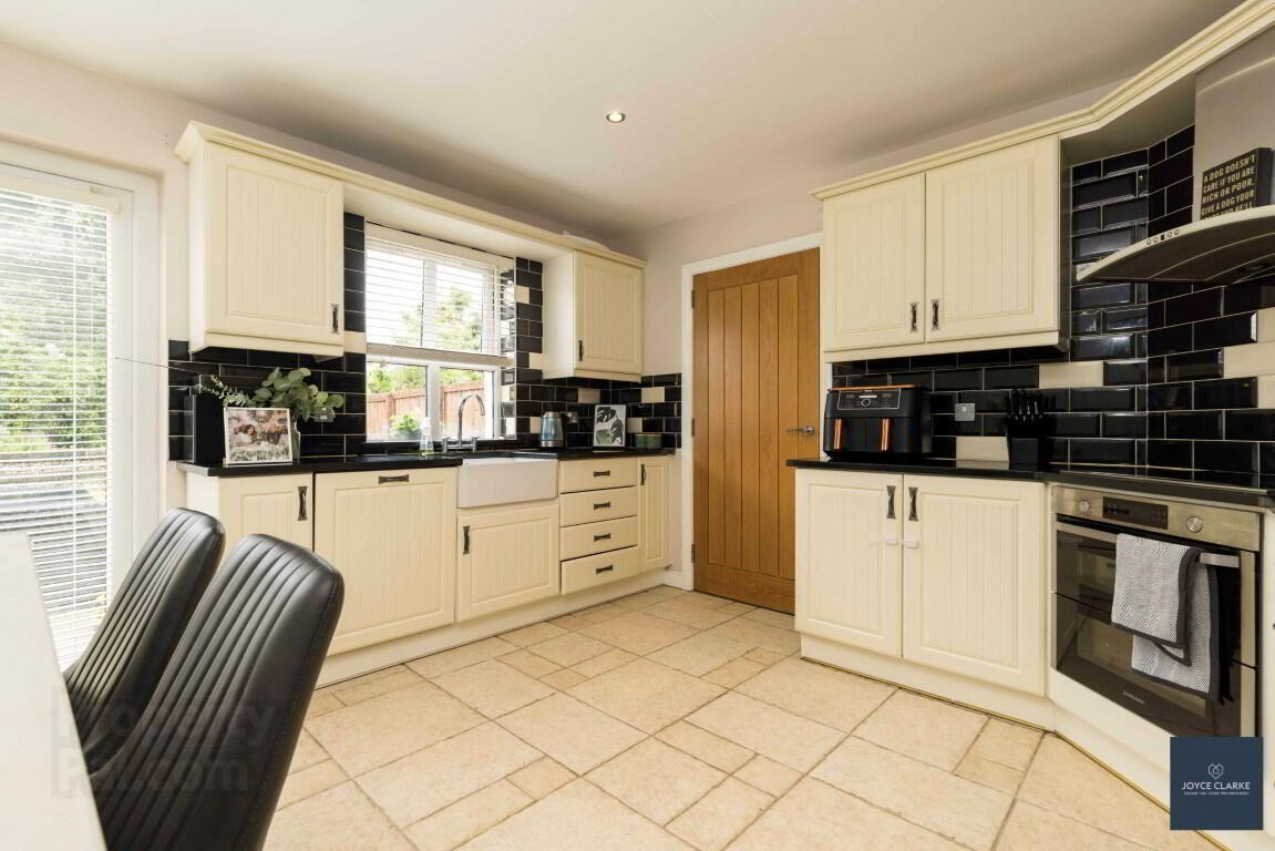 9 Annesborough Mews 10 of 35