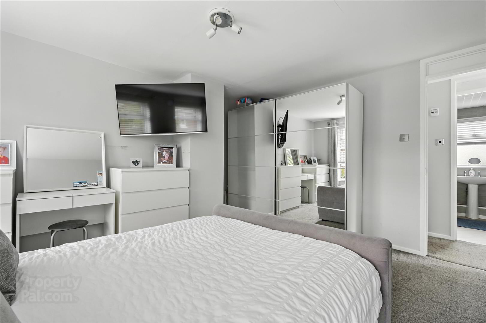 25 St. Georges Gardens 14 of 22