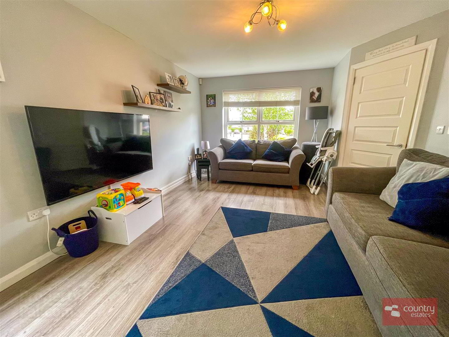 27 Gullivers Lane 6 of 19