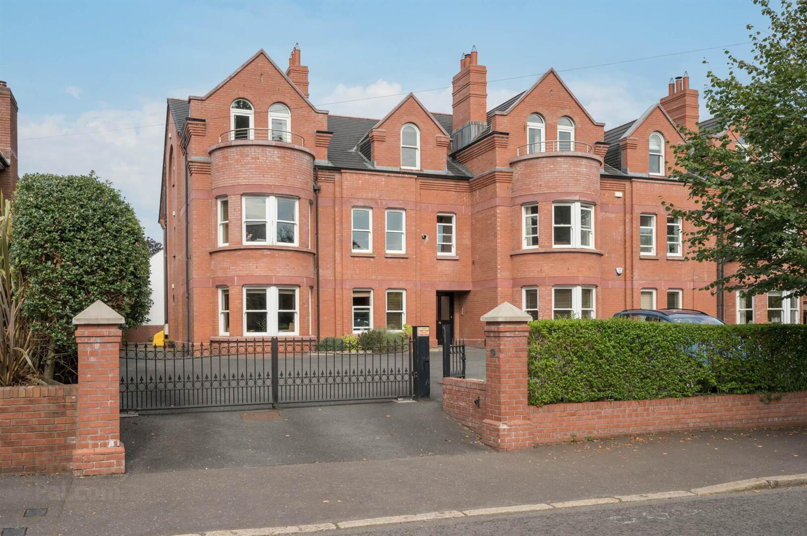 Apt 2, 16 Deramore Park 1 of 11