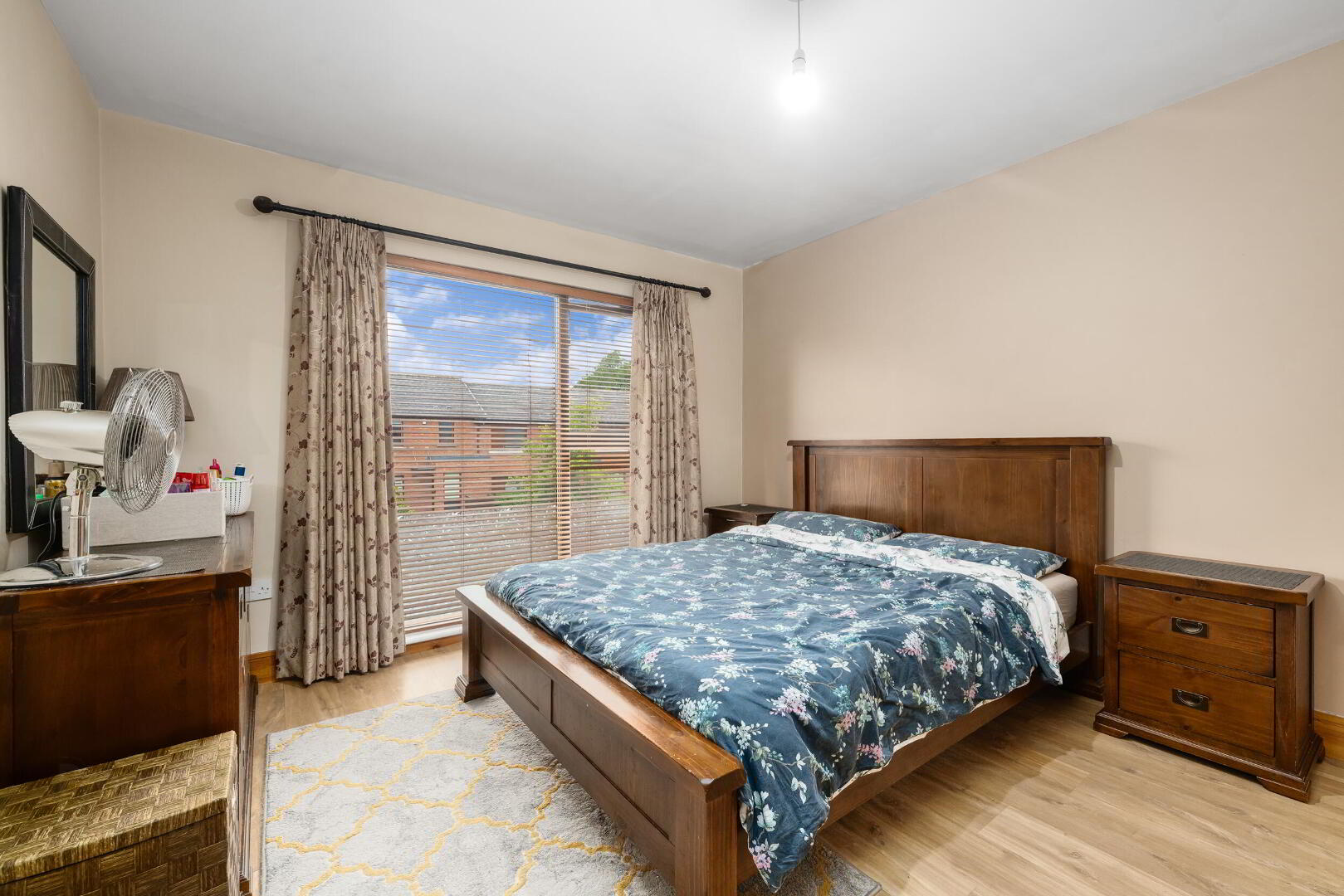 2 Castlegate Drive 21 of 36