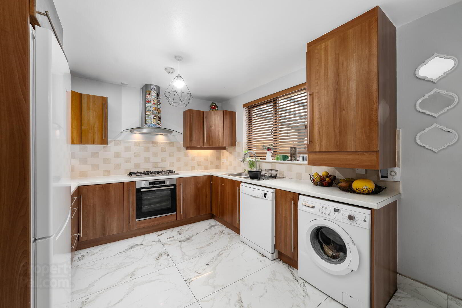 2 Castlegate Drive 15 of 36