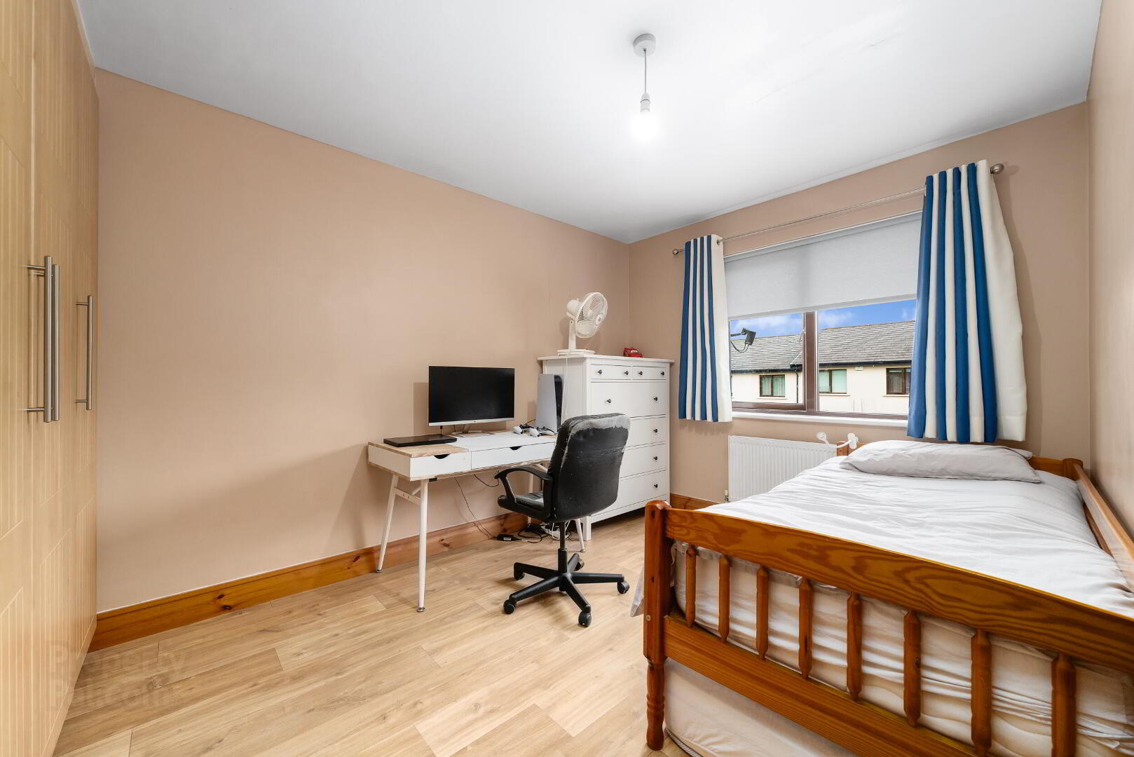 2 Castlegate Drive 28 of 36