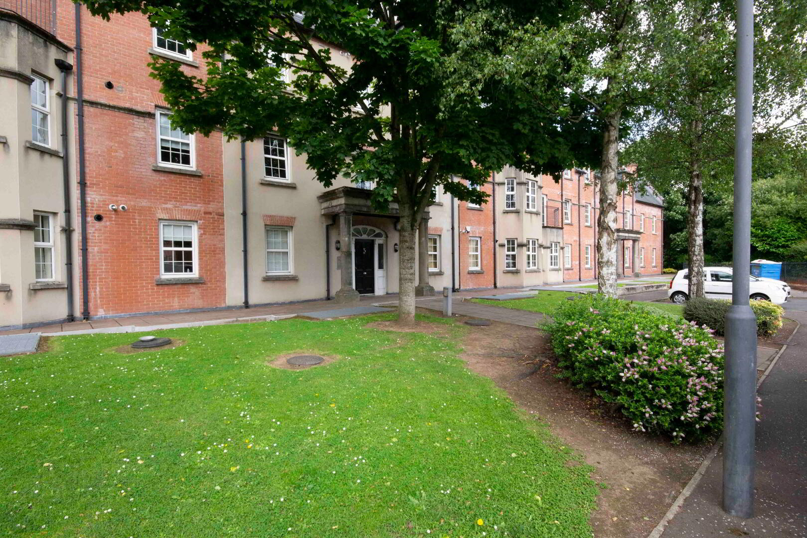 42 Milfort Mews 1 of 10