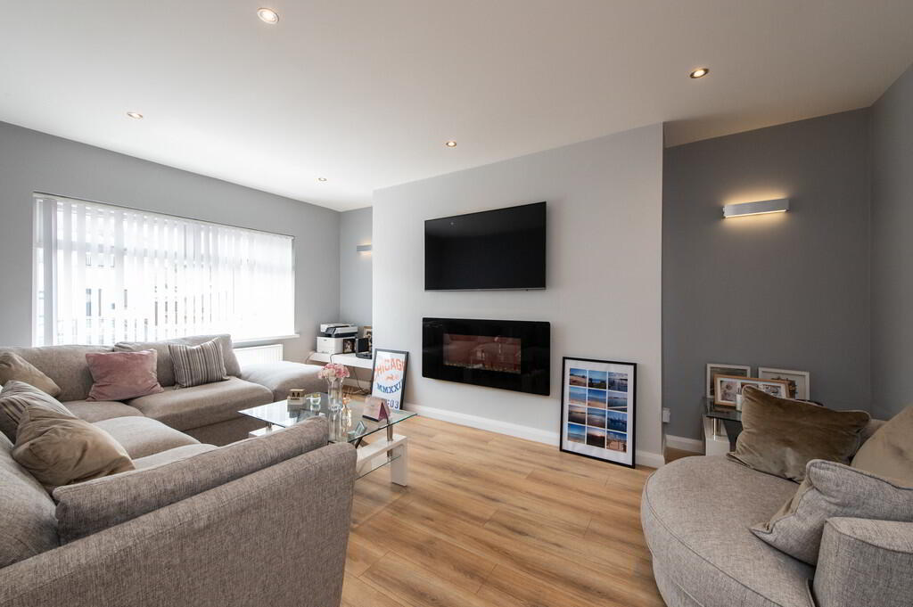 9 Swanston Gardens 5 of 30