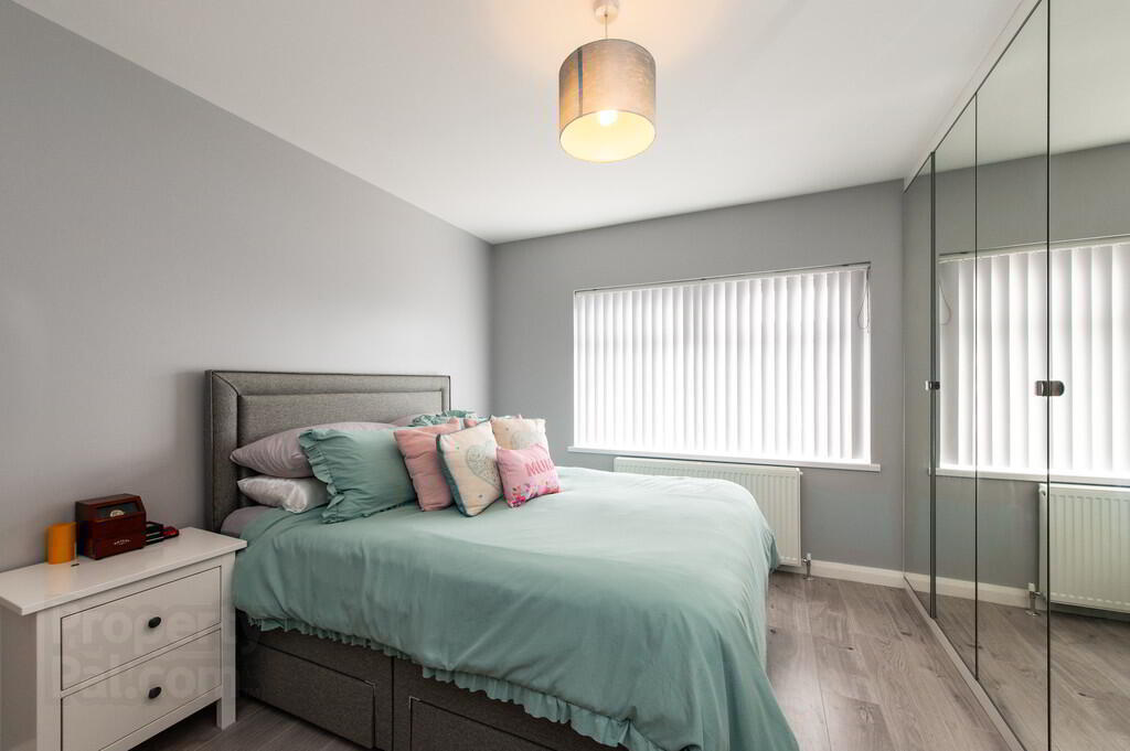 9 Swanston Gardens 18 of 30