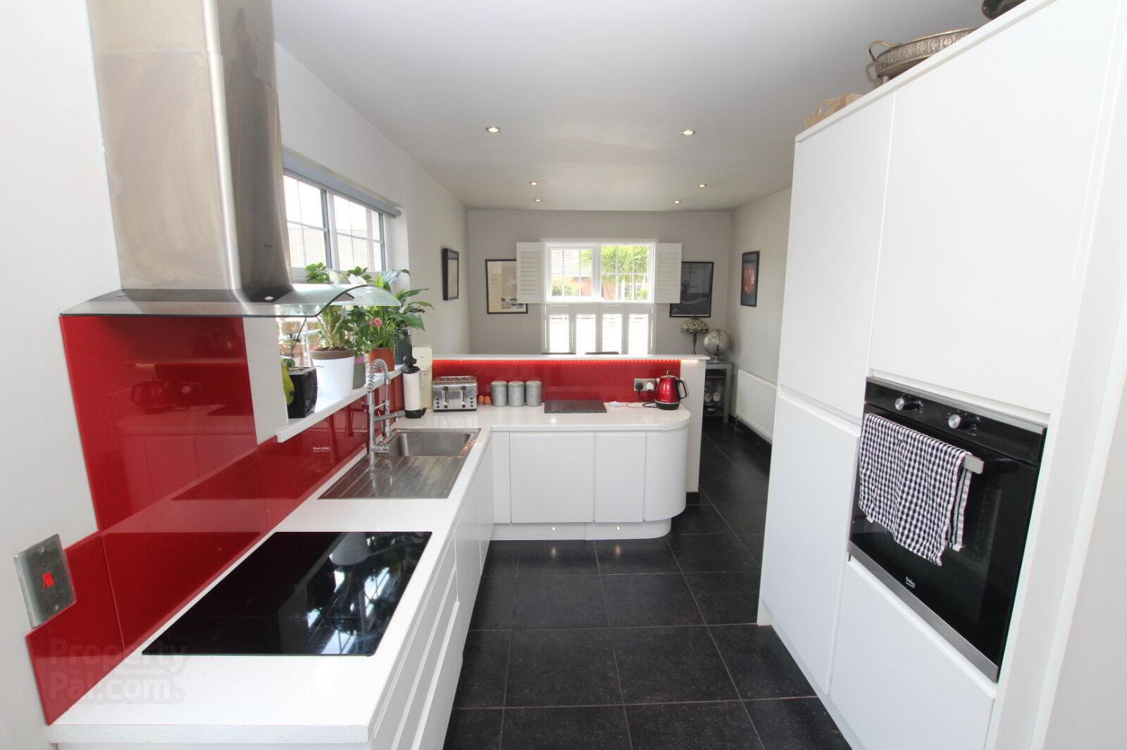8 Hightown Rise 4 of 17