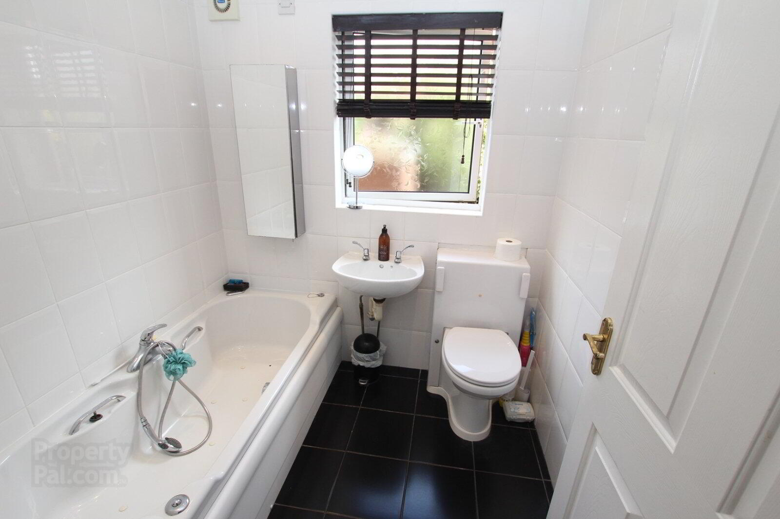 8 Hightown Rise 14 of 17