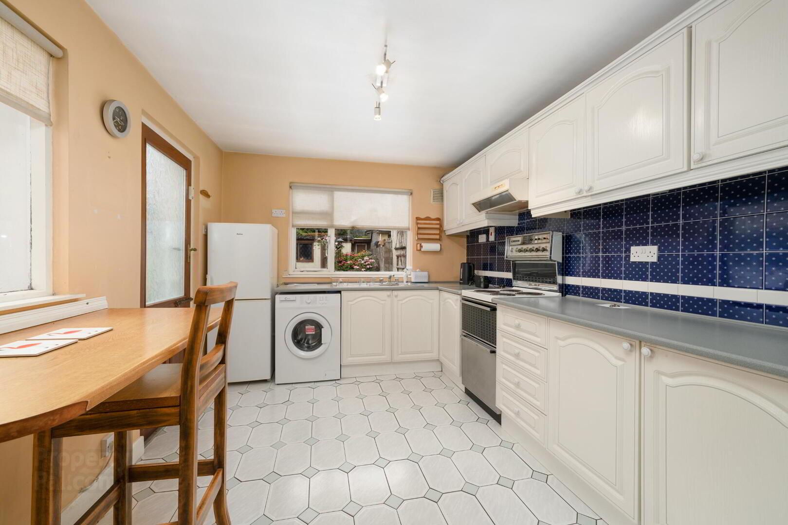 69 Mellowes Avenue 7 of 19