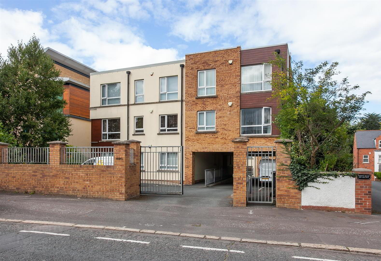 Apt 8b Altona Place, 218 Belmont Rd 1 of 17