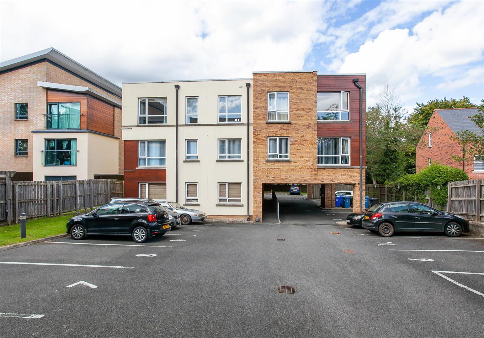 Apt 8b Altona Place, 218 Belmont Rd 2 of 18