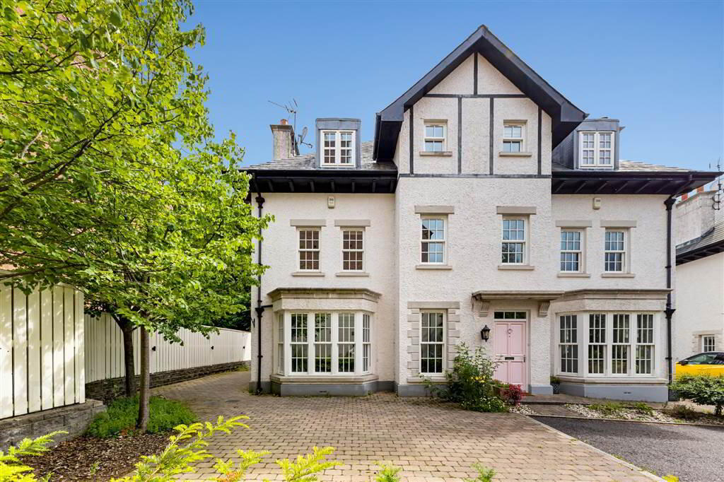2 Danesfort Park Court 1 of 24