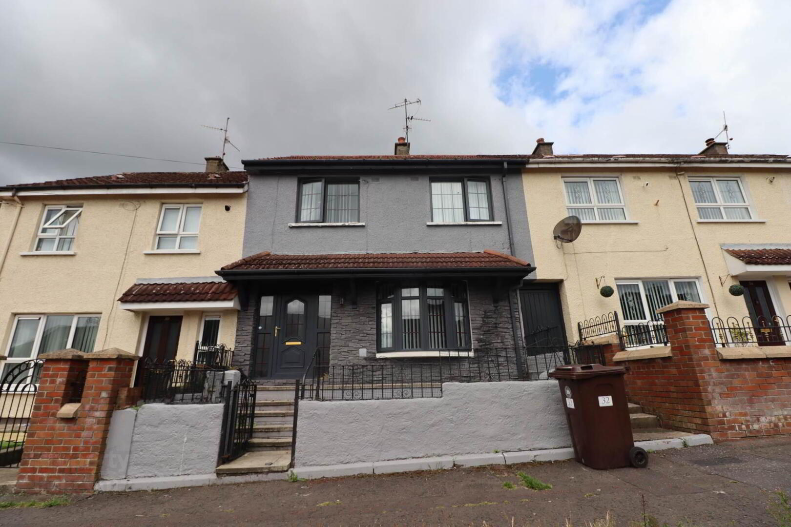 32 Norglen Road 1 of 8