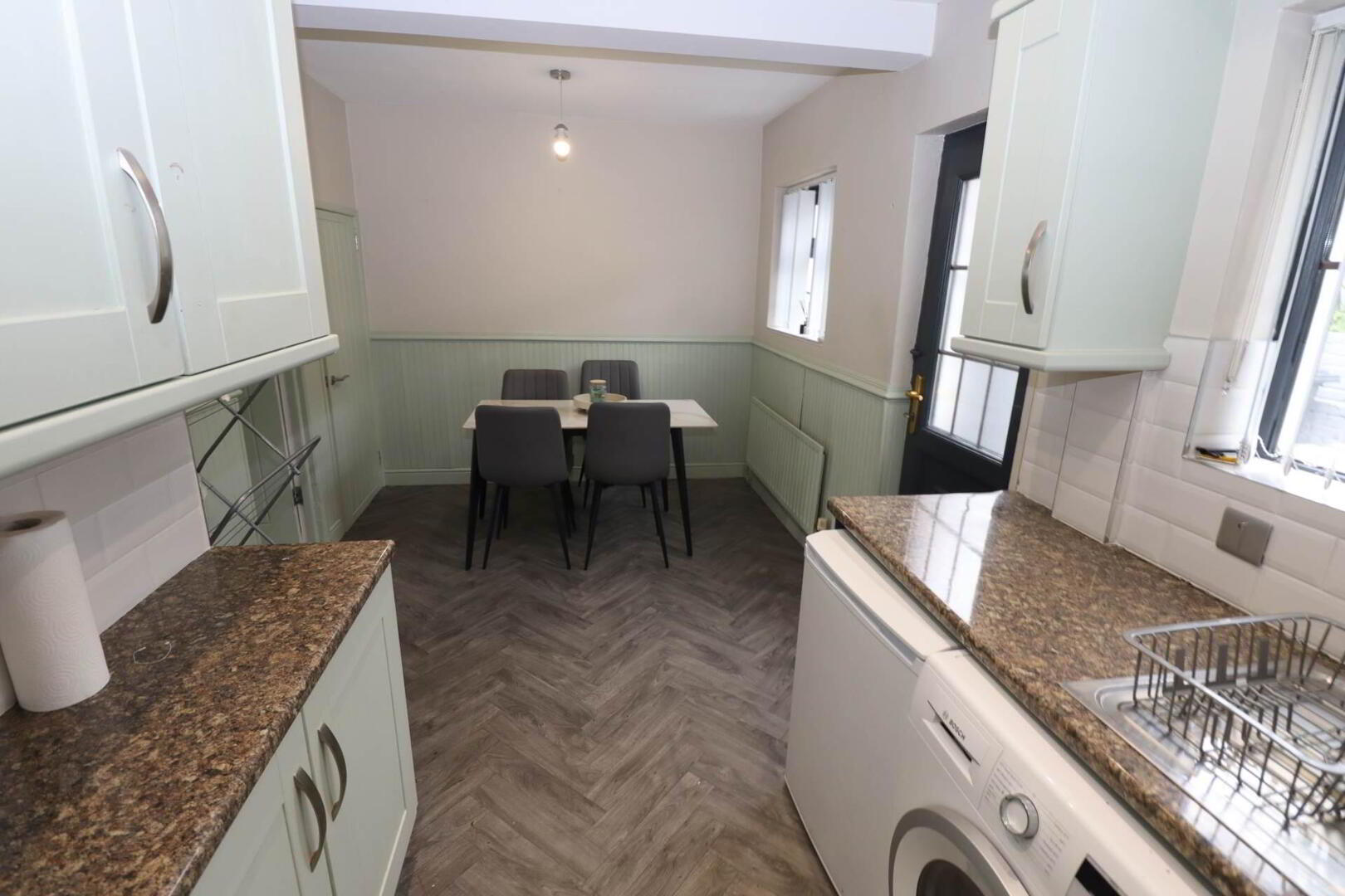 32 Norglen Road 4 of 8