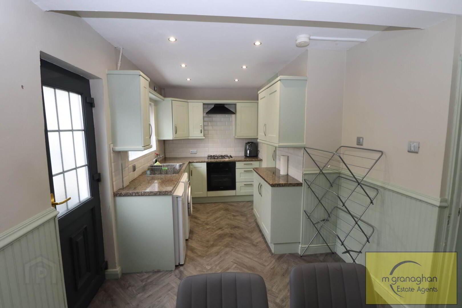 32 Norglen Road 3 of 8