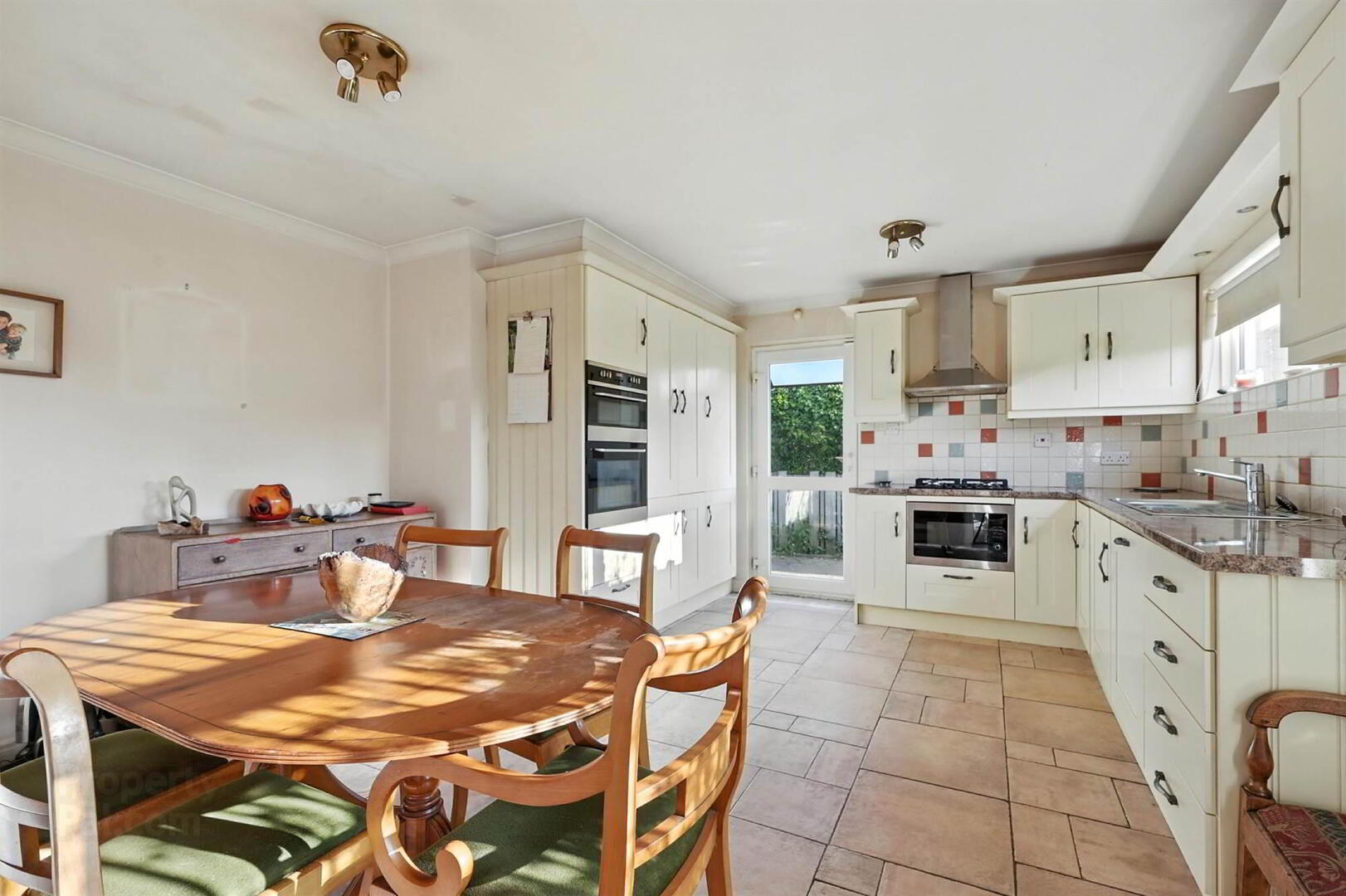 5 Navar Drive 7 of 15