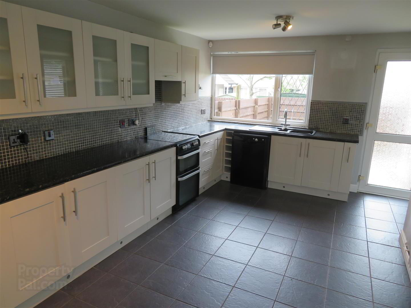 25 Braemar Avenue 6 of 14