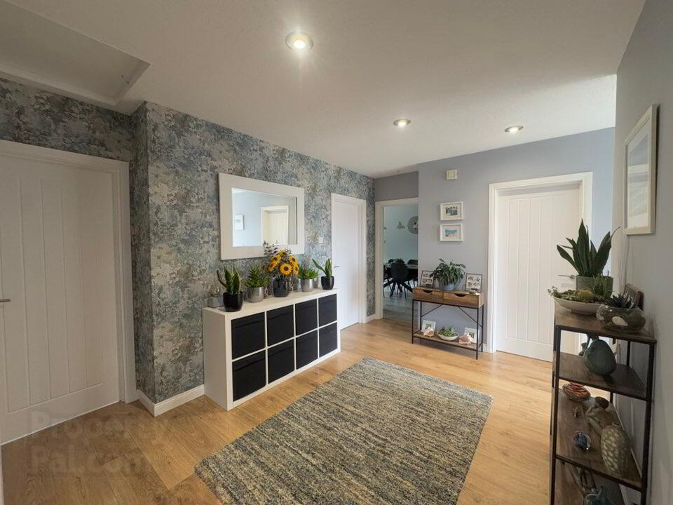 3 Downview Crescent 23 of 42