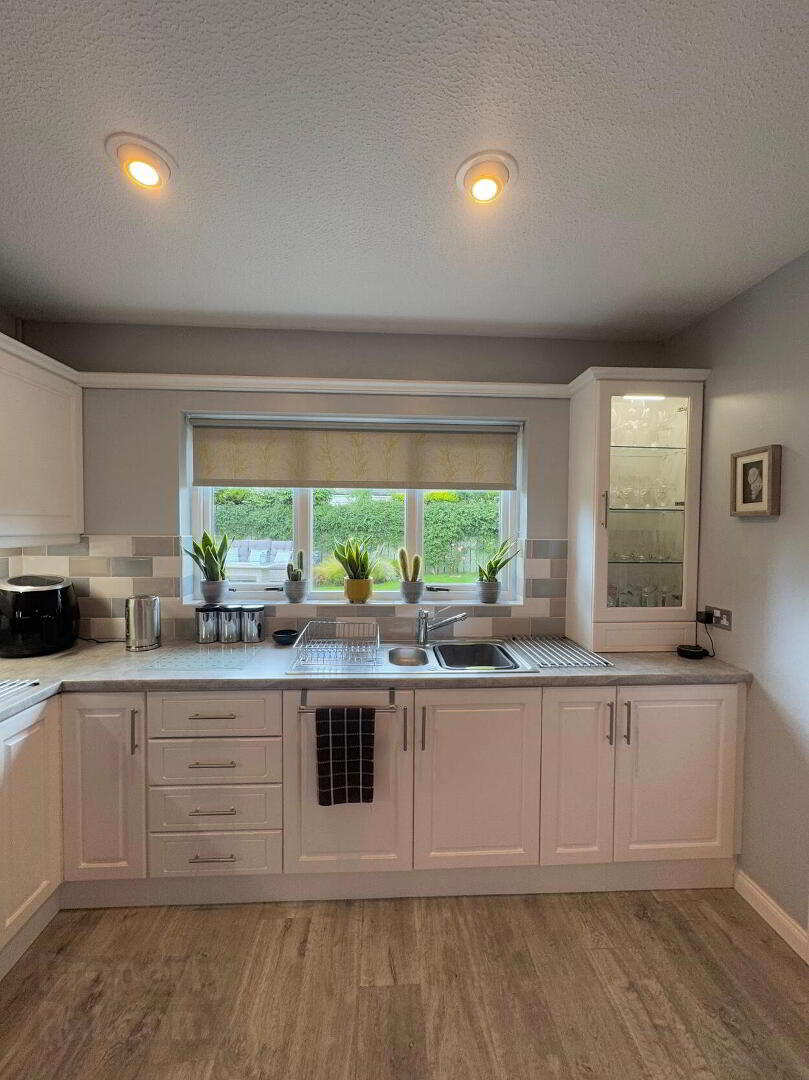 3 Downview Crescent 9 of 42