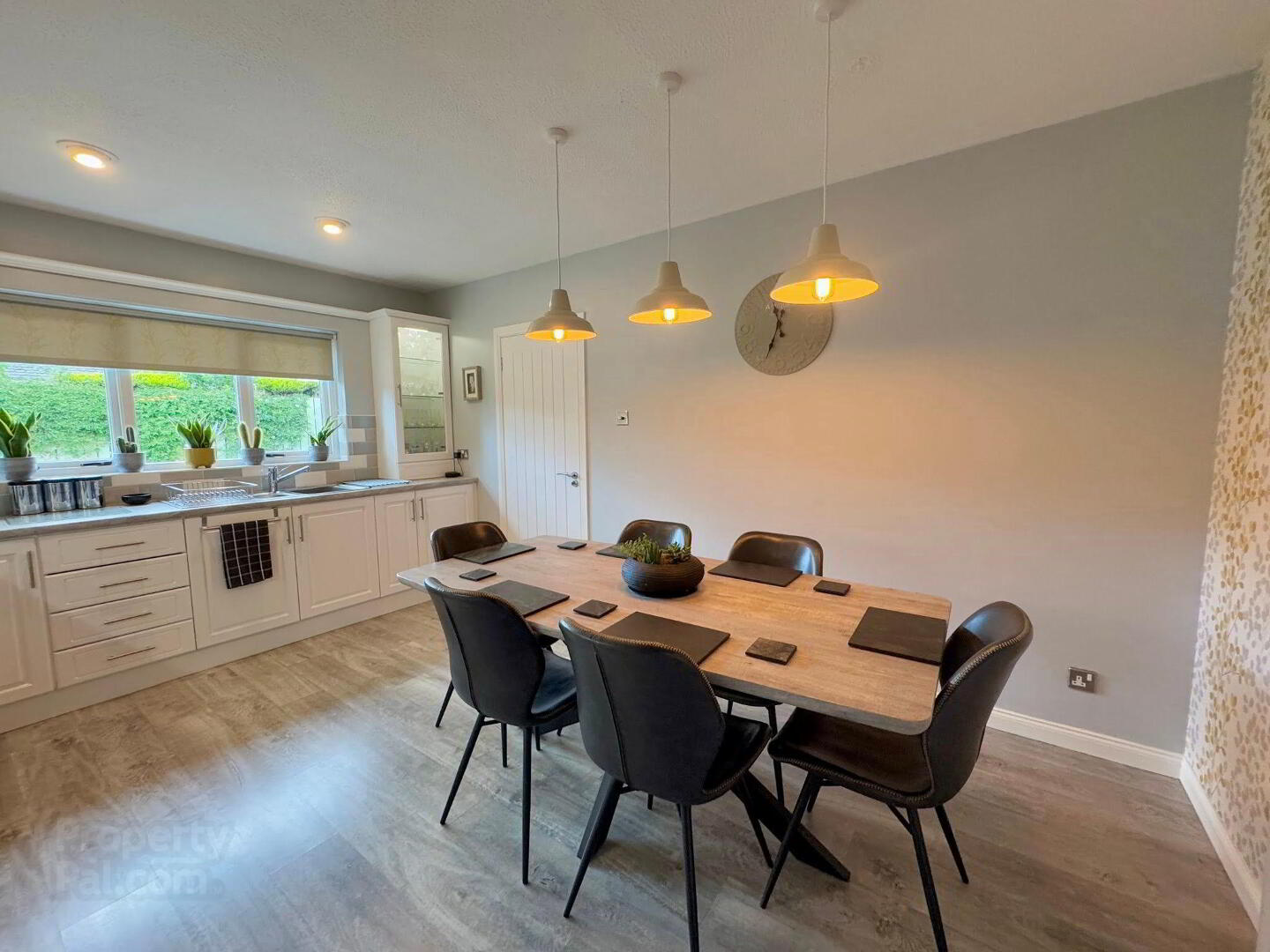 3 Downview Crescent 6 of 42