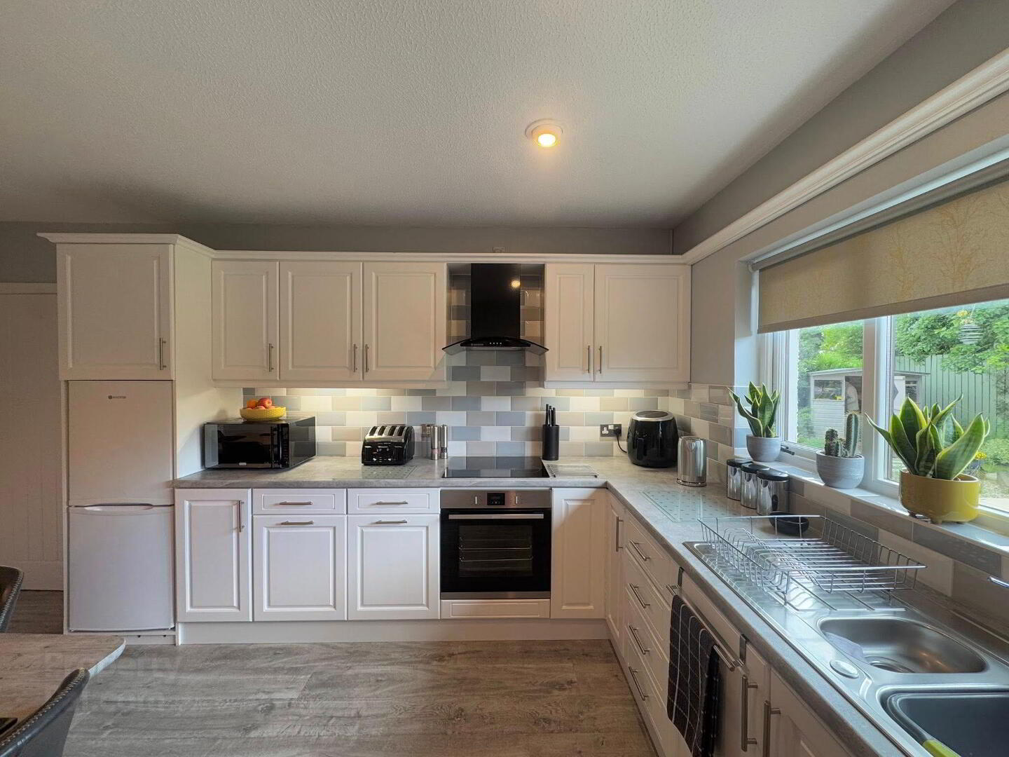 3 Downview Crescent 8 of 42