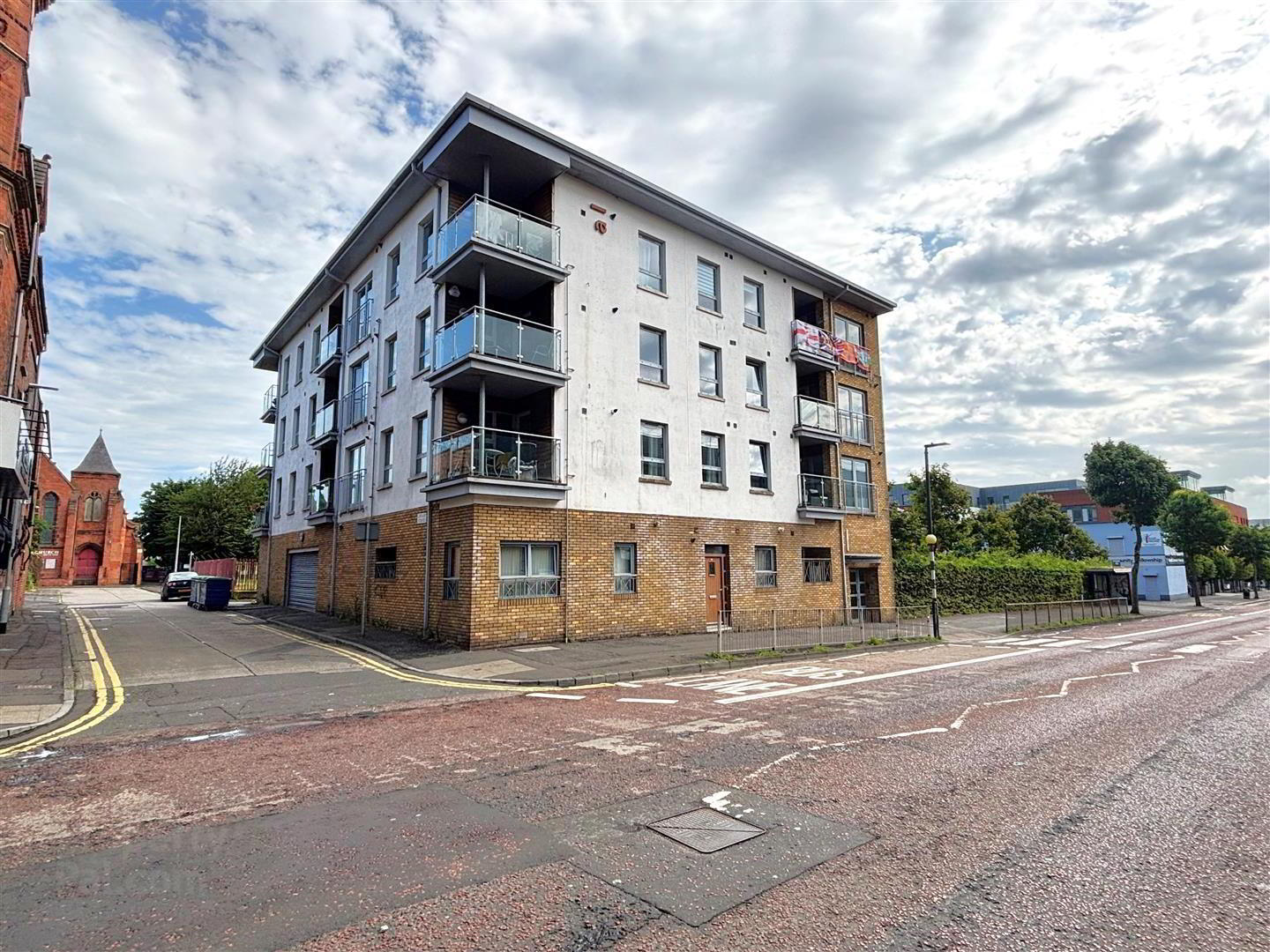 Apt 7, 109 Shankill Road 3 of 20