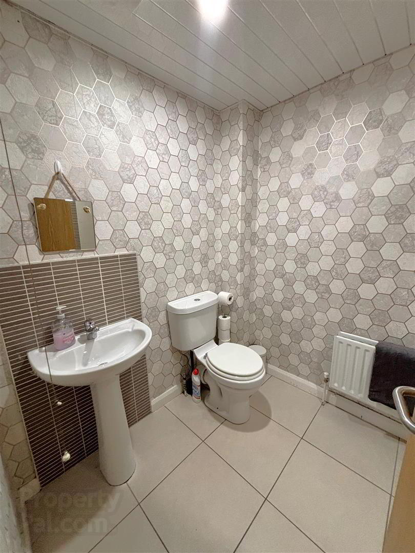 Apt 7, 109 Shankill Road 16 of 20