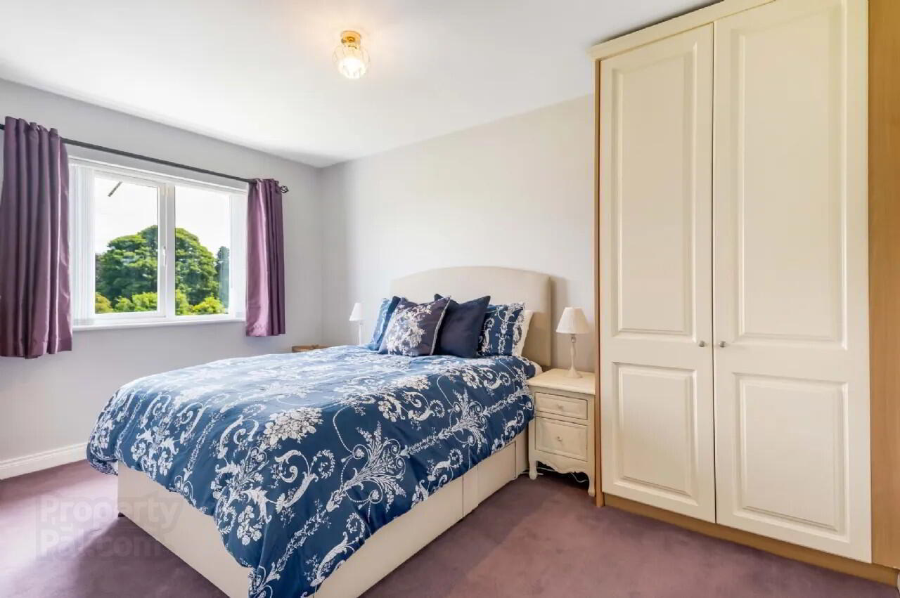 27 Priory Gate 11 of 20