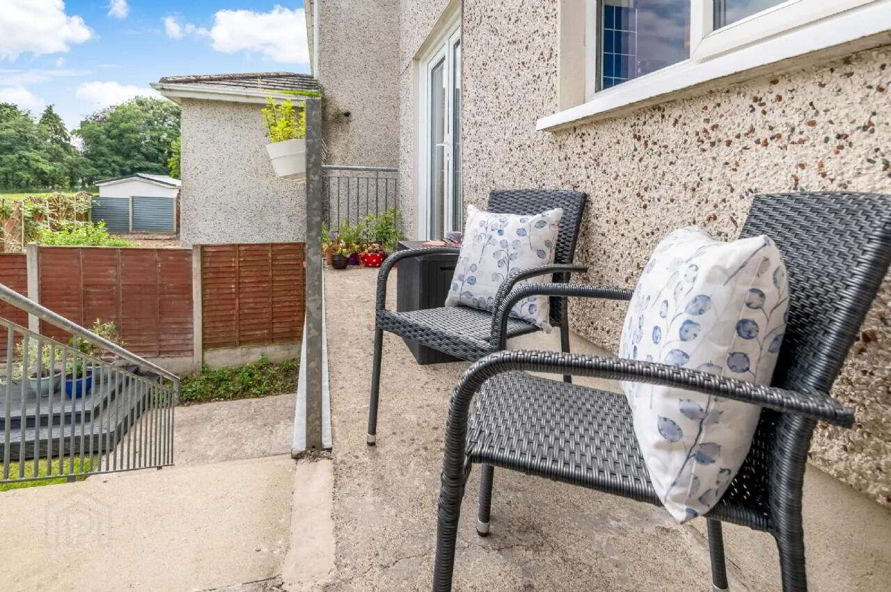27 Priory Gate 19 of 25