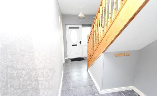 15 Scotshouse Close 6 of 17