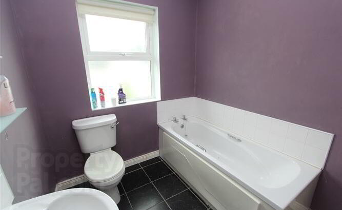 15 Scotshouse Close 15 of 17