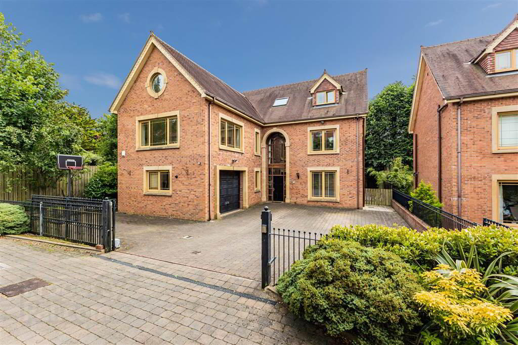 27a Deramore Park 1 of 33